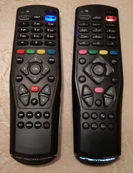 Vergleich RC-10-Revisionen: Links neu mit blauen LEDs, rechts alt mit roten LEDs
